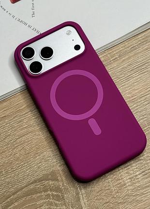 Силіконовий чохол на iphone 17 pro max з magsafe, фуксія матовий з м’якою підкладкою silicone case