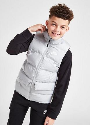 Nike пухова жилетка на підлітка на зріст 158-170 см