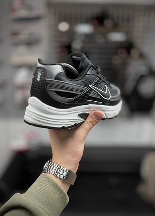 Термо кроссовки nike initiator влагозащитные кроссовки из специальной отталкивающей мембраной gore tex.