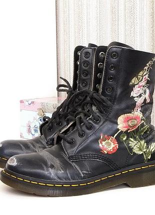 Ботинки грубые кожаные с рисунком, dr martens. натуральная кожа.