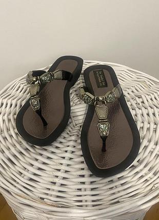 Сандалі жіночі the sandal guy з камінням, чорні