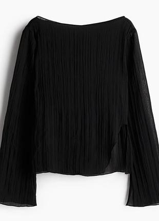 Чорна блузка з гофрованими деталями та оверлоком від h&m size m