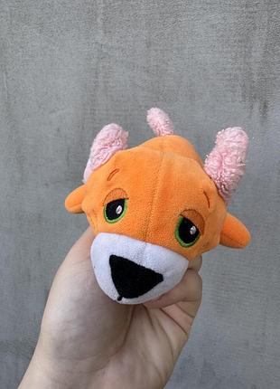 Схожий на помаранчеву плюшеву іграшку chinchillito puffito з колекції cutetitos fruititos від компанії basic fun