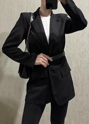 Трендовий піджак з плечиками подовжений бренду boohoo 🖤