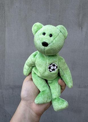М'яка іграшка «kicks the soccer bear» із серії ty beanie babies, випущена приблизно у 1998–1999 роках