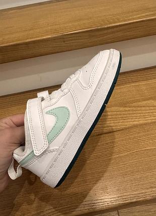 Кросівки для дітей nike білі з м'ятними елементами