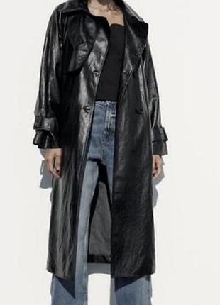 Довгий тренч із екошкіри від бренду zara