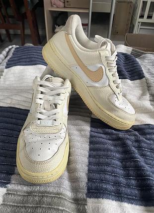 Кросівки жіночі nike білі, бежеві, розмір 38, довжина устілки 24 см