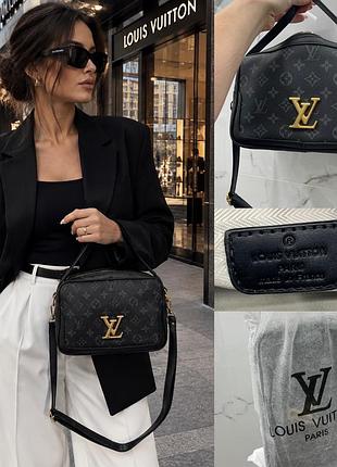 Жіноча сумка louis vuitton чорна з золотою фурнітурою 24/16 см