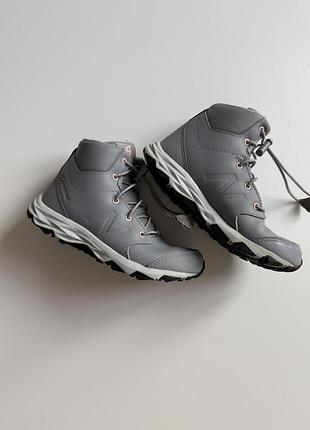 Чоботи new balance сірі