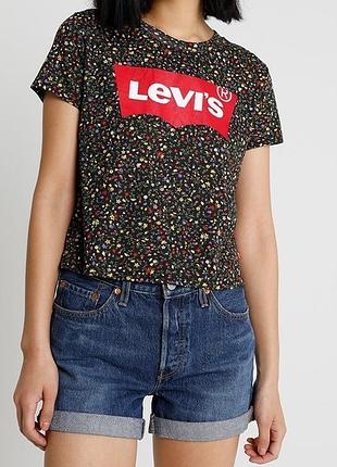 Футболка жіноча levi's з квітковим принтом та логотипом, чорна