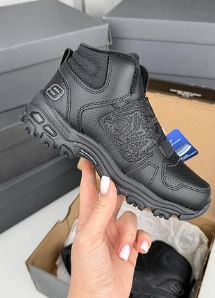 Теплі дитячі черевики на липучках skechers d'lites