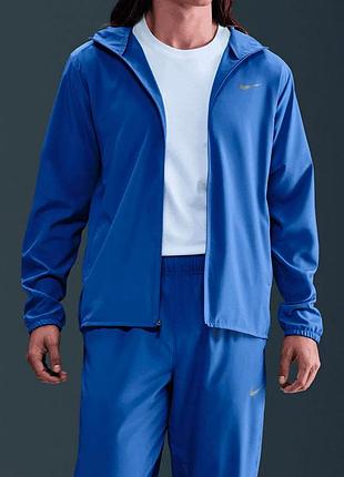 Чоловіча вітровка nike form dri-fit hooded versatile jacket