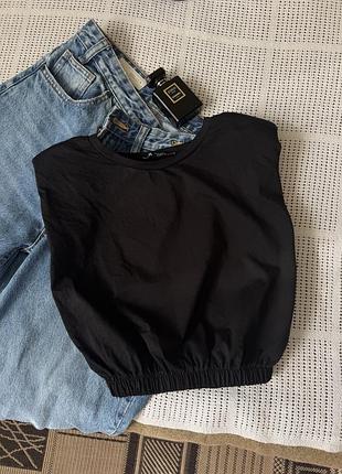 Чорна майка з підплечниками zara розмір с