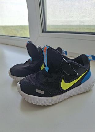 Кросівки для дітей nike чорні з жовтими та блакитними елементами