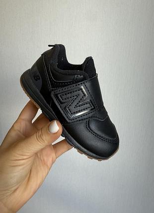 Дитячі шкіряні кросівки new balance , унісекс, розмір 22,5, чорного кольору, стан ідеальний