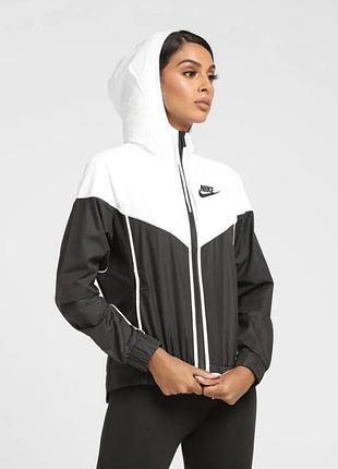 Жіноча спортивна вітровка nike sportswear windrunner