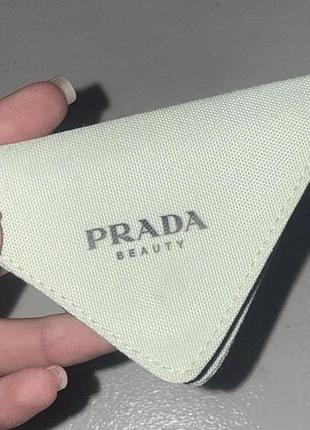 Дзеркало для макіяжу prada beauty кишенькове трикутне