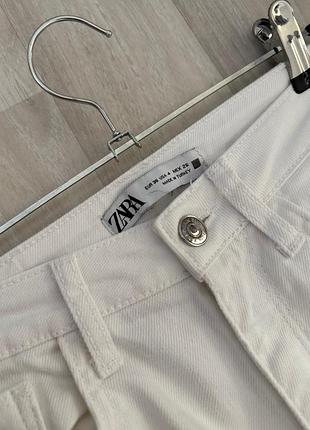 Белые джинсы с разрезами zara 2