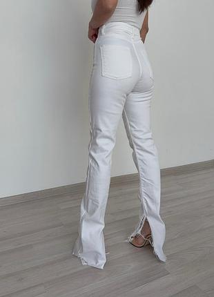 Белые джинсы с разрезами zara