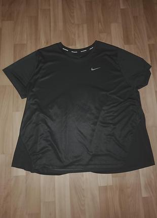 Женская спортивная футболка nike miler running t-shirt черного цвета из серии nike running размер 2x