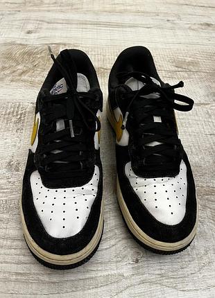 Кросівки nike.