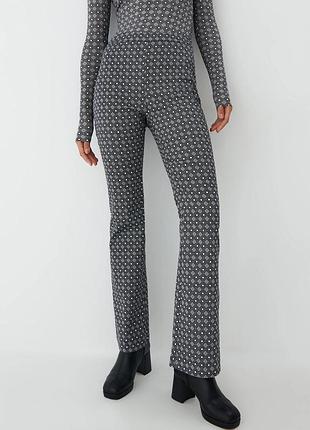 Брюки жіночі mohito сірі з геометричним принтом l-xl