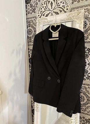 Піджак,жакет жіночий bershka чорний приталений