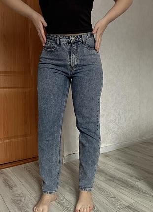 Джинси жіночі mom fit синього кольору prettylittlething denim m розмір