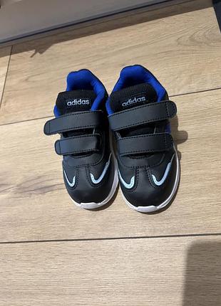 Дуже класні кросівки adidas