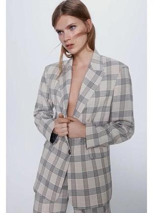 Жіночий піджак у клітинку від бренду zara