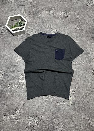 Футболка fred perry чоловіча сіра оригінал фред перрі бавовняна з кишенею