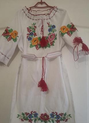 Сукня вишиванка для дівчинки біла з квітковою вишивкою