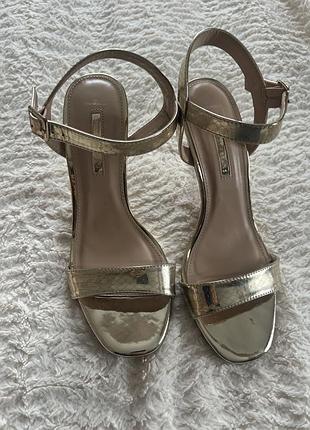 Босоніжки dorothy perkins