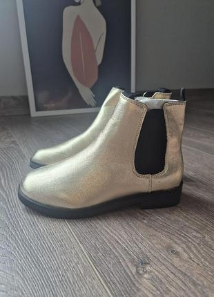 Нові черевики  zara золотисті