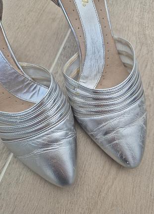 Танцювальні туфлі capezio 8.5m  39. 2