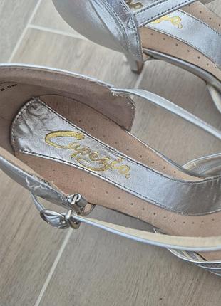 Танцювальні туфлі capezio 8.5m  39. 6