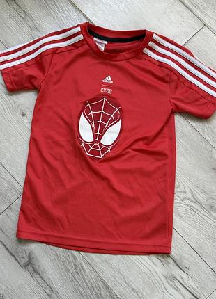 Футболка для хлопчика adidas людина-павук червона 128 см