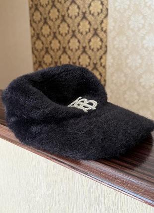 Кепка жіноча чорна пухнаста burberry