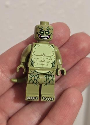 Lego ящірка (the lizard / curt connors) з набору marvel битва проти пісочної людини