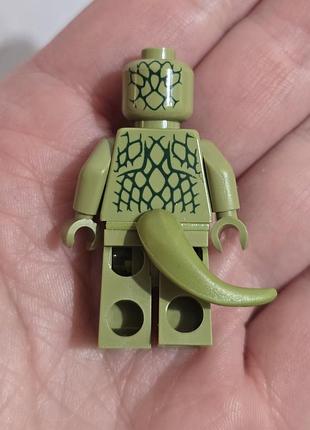 Lego ящірка (the lizard / curt connors) з набору marvel битва проти пісочної людини 2
