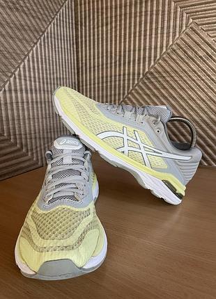 Жіночі бігові кросівки asics gt-2000 р 40,5 устілка 26 см.