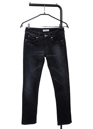 Жіночі джинси acne jeans чорного кольору з класичним, п’ятьма кишенями та лаконічним дизайном. модель має приталений силует із вузькими штанинами та