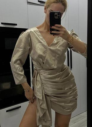 Вечірня жіноча сукня атласна міні бежева