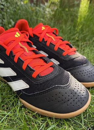 Дитячі оригінальні футзалки adidas predator 24 club indoor sala ig5435, футбольне взуття р35/22см