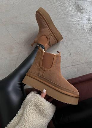 Бежевые замшевые ботинки ugg neumel platform chelsea brown х угг ньюмел 36