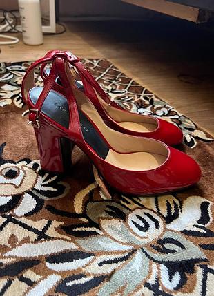 Жіночі туфлі zara червоні, розмір 38-39