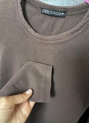 Кофта жіноча zara лонгслів шоколадного кольору з виварений ефектом