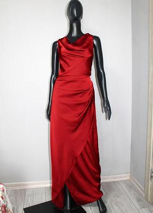 Платье prettylittlething