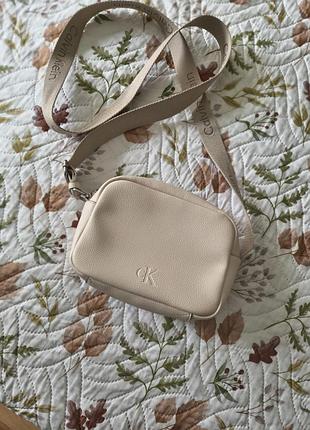 Крос-боді жіноча calvin klein
